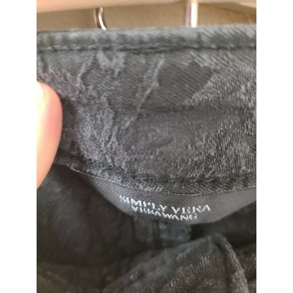 SIMPLY Vera Vera Wang Black Floral Textured Cropped Denim Jeans Size 4P - Picture 6 of 8